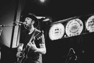 九游网页版入口-美洲杯明星大爆发：精彩表演，万人瞩目！，美洲杯原名